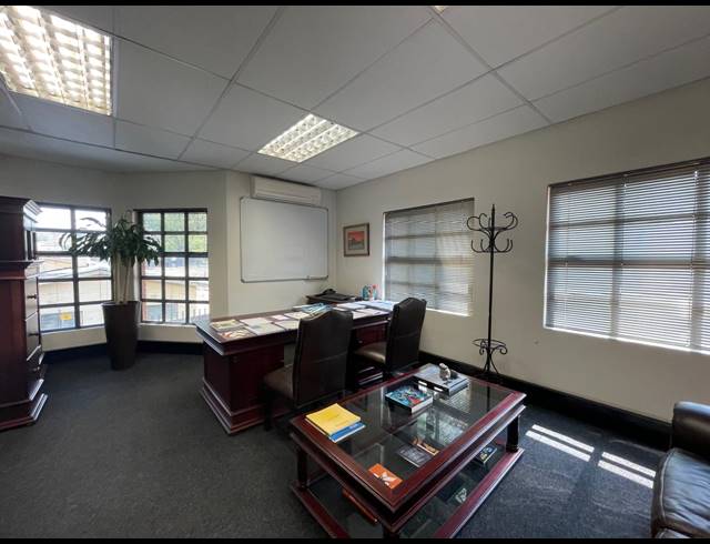 752M² OFFICE FOR SALE IN BRYANSTON